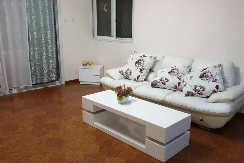 דירת אירוח כפרי בלב קריית שמונה Apartamento Exterior foto